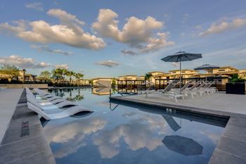 Pool with large sundeck and wi-fi